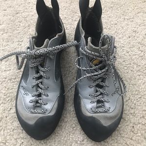 La Sportiva Climbing Shoes - size 37 or 6USW